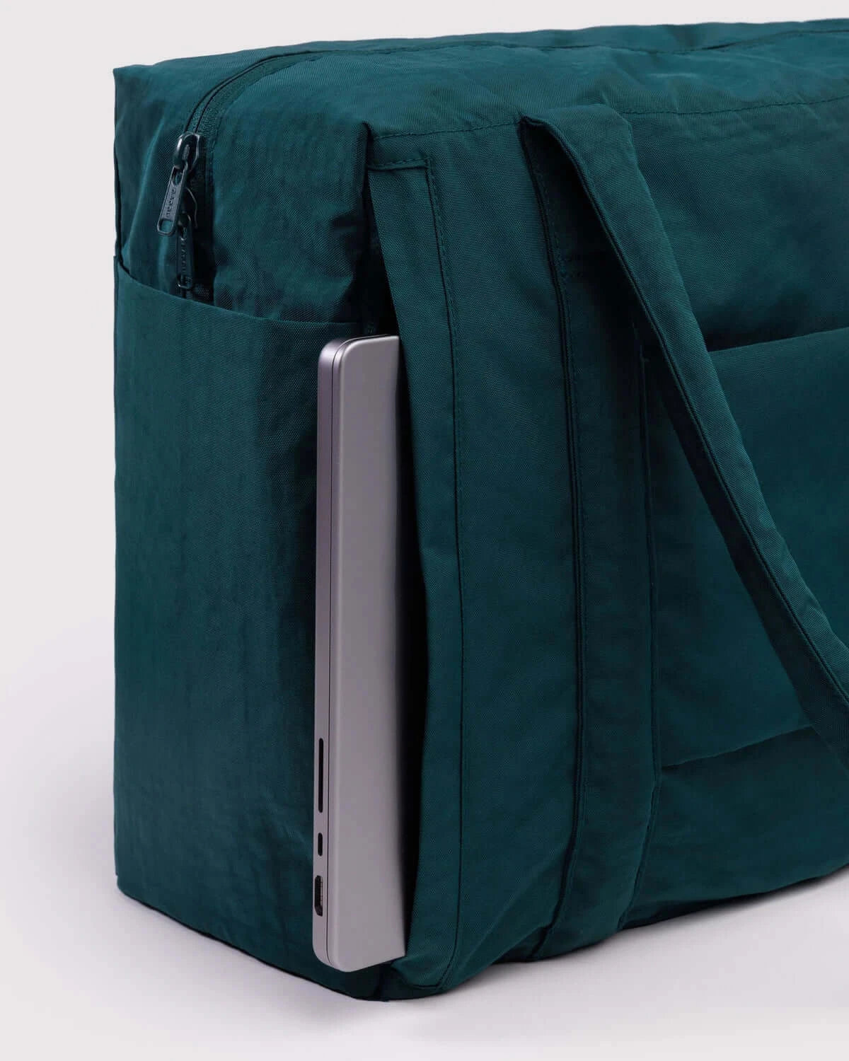 Small Cloud Carry On in Deep Sea at PINCH