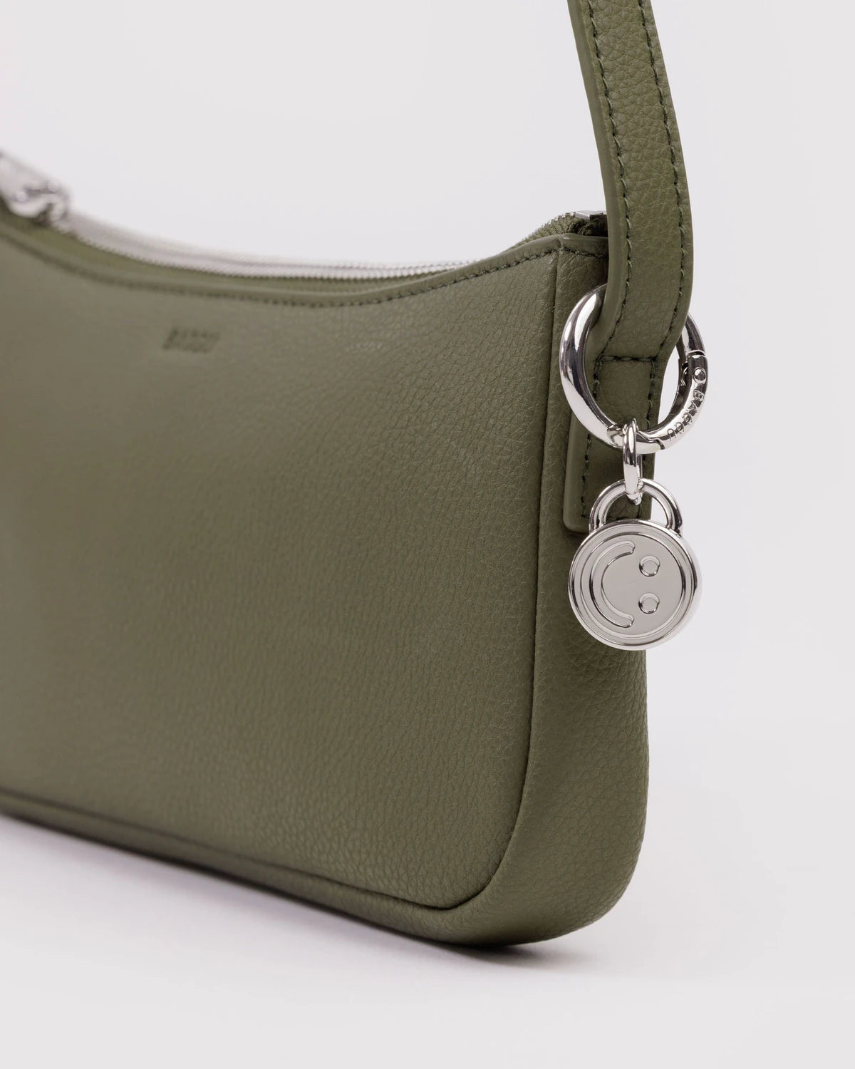 Pochette Recycled Leather in Loden
