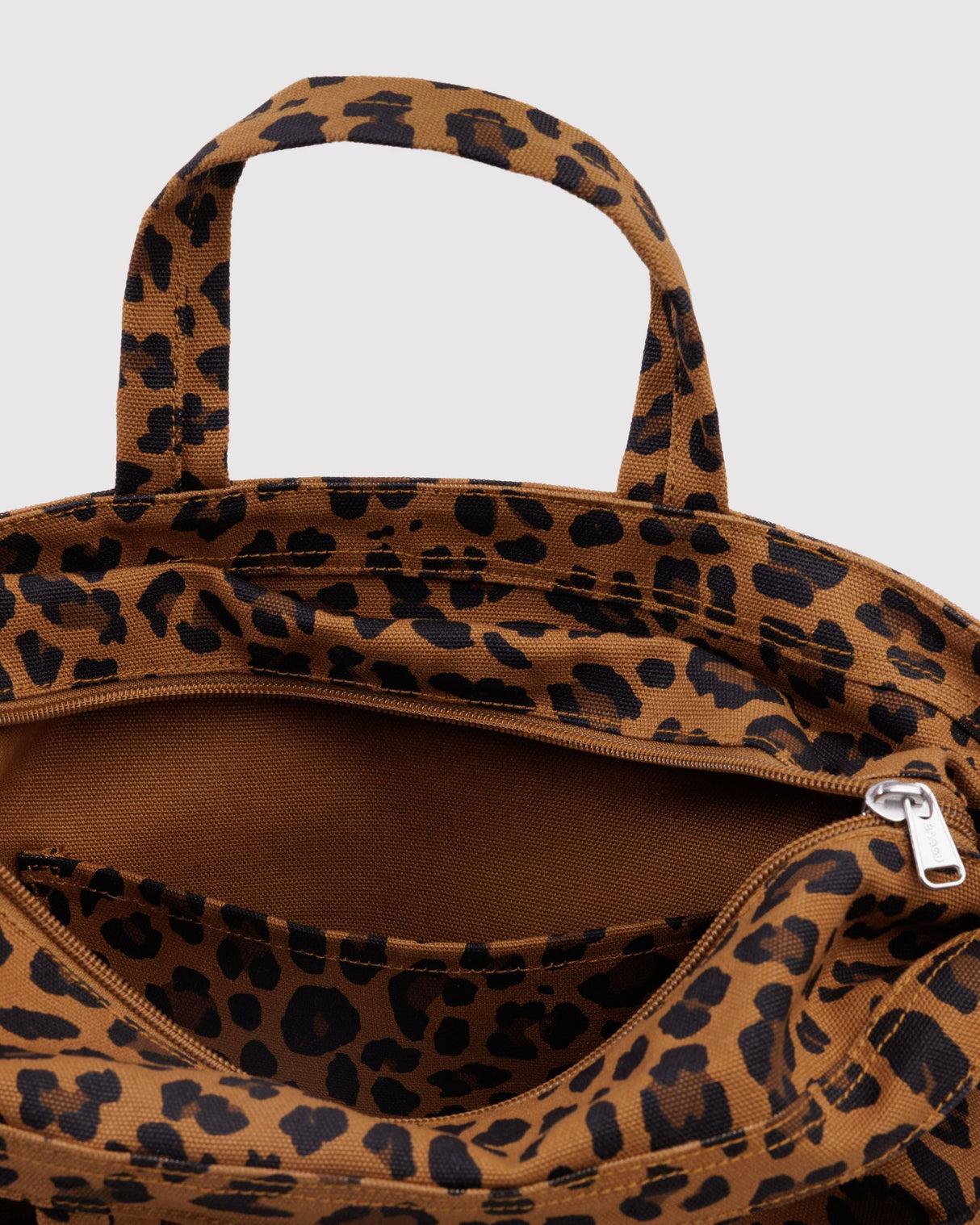Horizontal Zip Duck Bag in Leopard