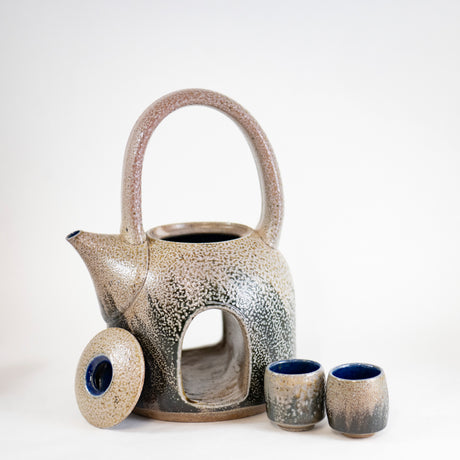 Niche Teapot with Two Cups by Maya Machin