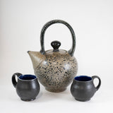 Taza pequeña redonda con forma de panza en negro y azul