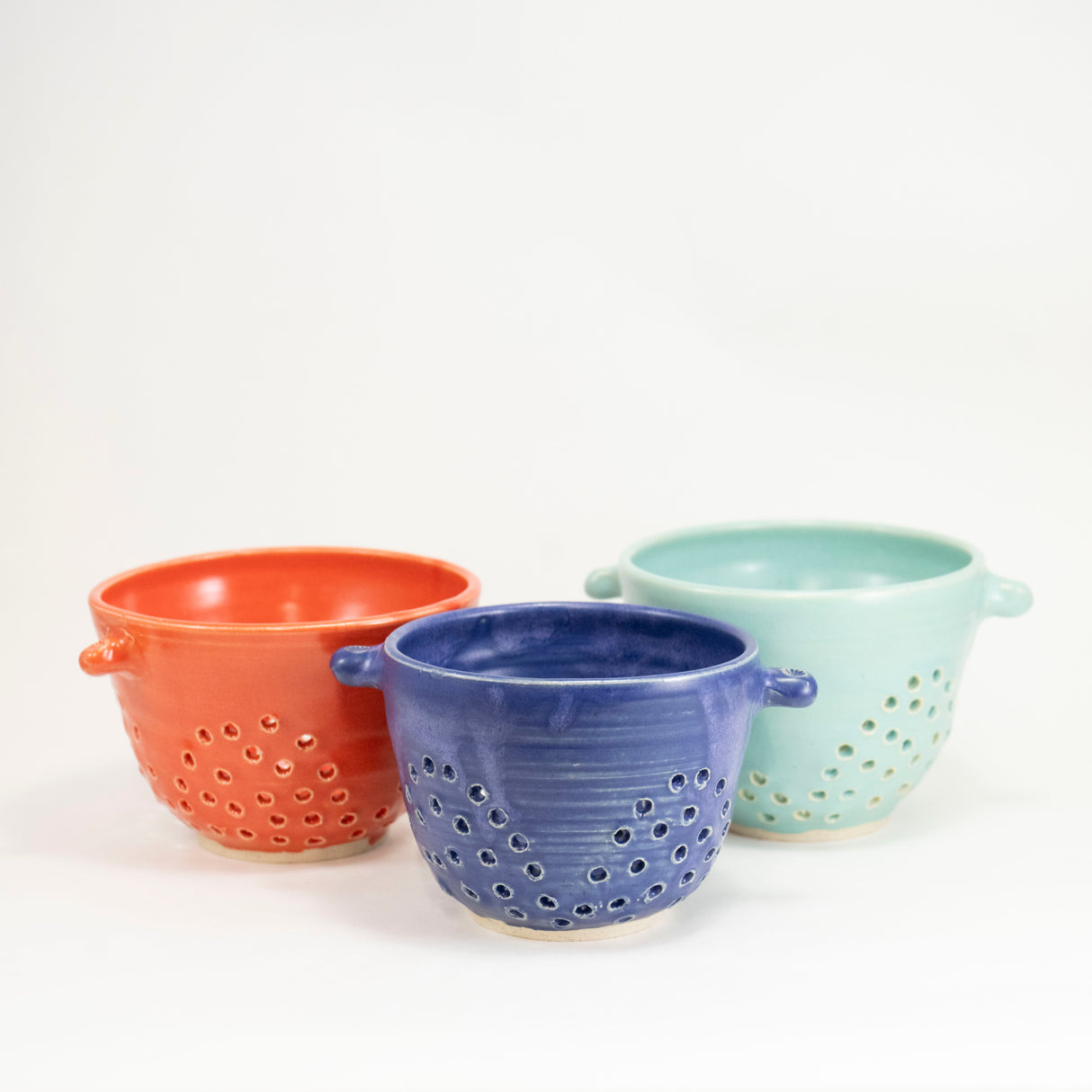 Berry Bowl in Coral Glaze