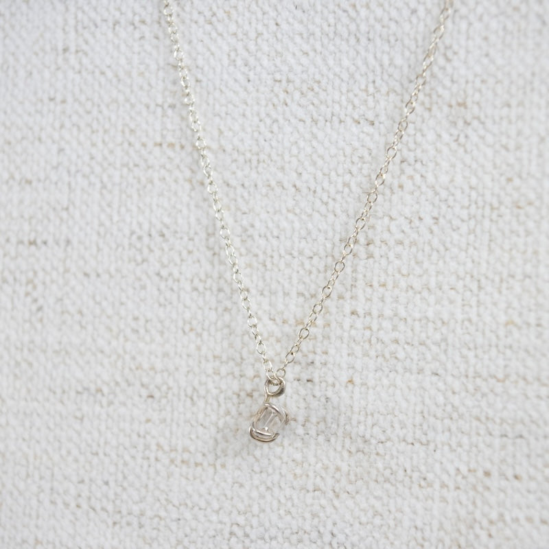 Collar con gota de diamantes 