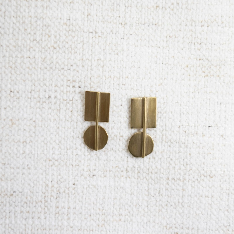 Pendientes de forma moderna