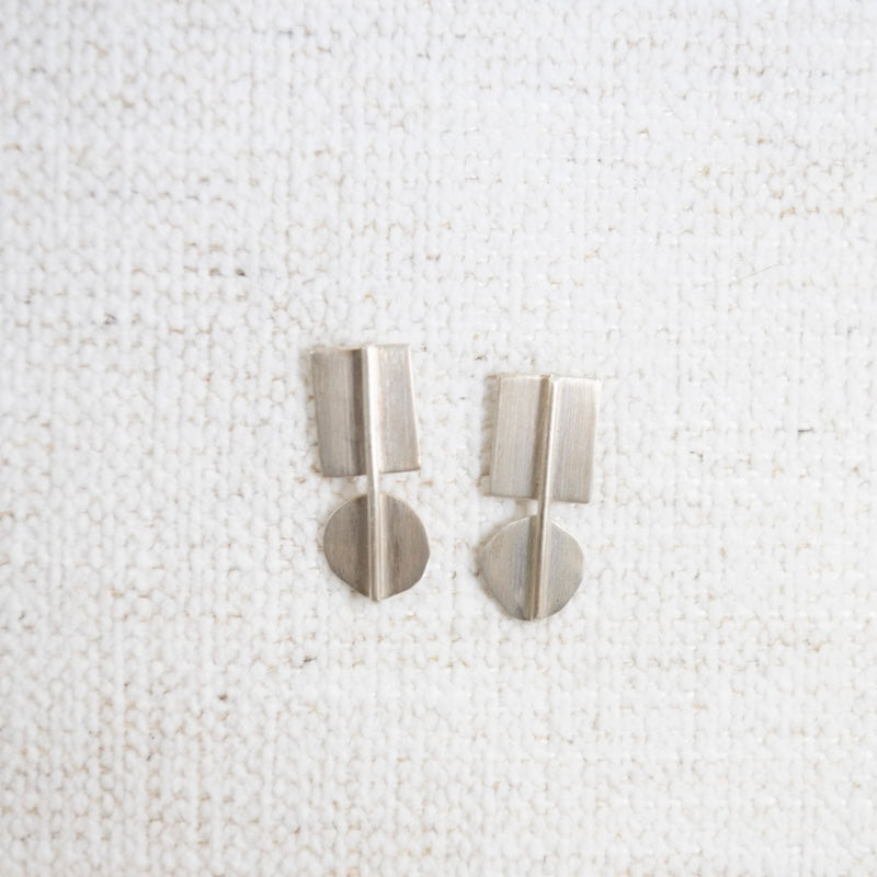 Pendientes de forma moderna