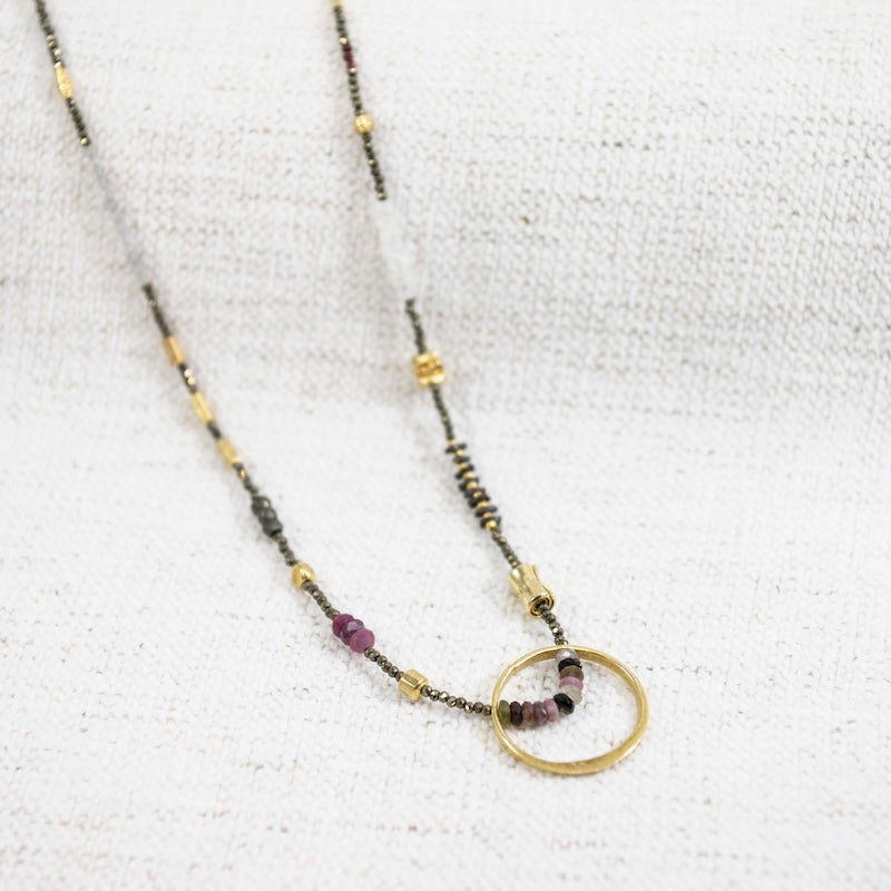 Collar de Oro con Pirita, Turmalina, Labradorita, Turquesa y Latón