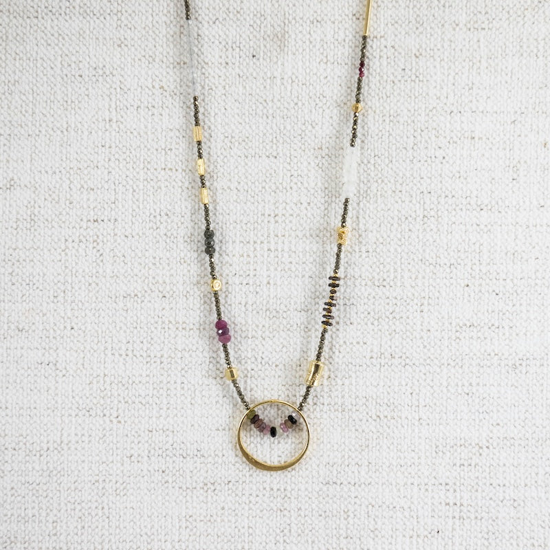 Collar de Oro con Pirita, Turmalina, Labradorita, Turquesa y Latón