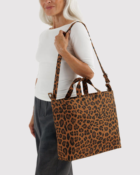 Horizontal Zip Duck Bag in Leopard