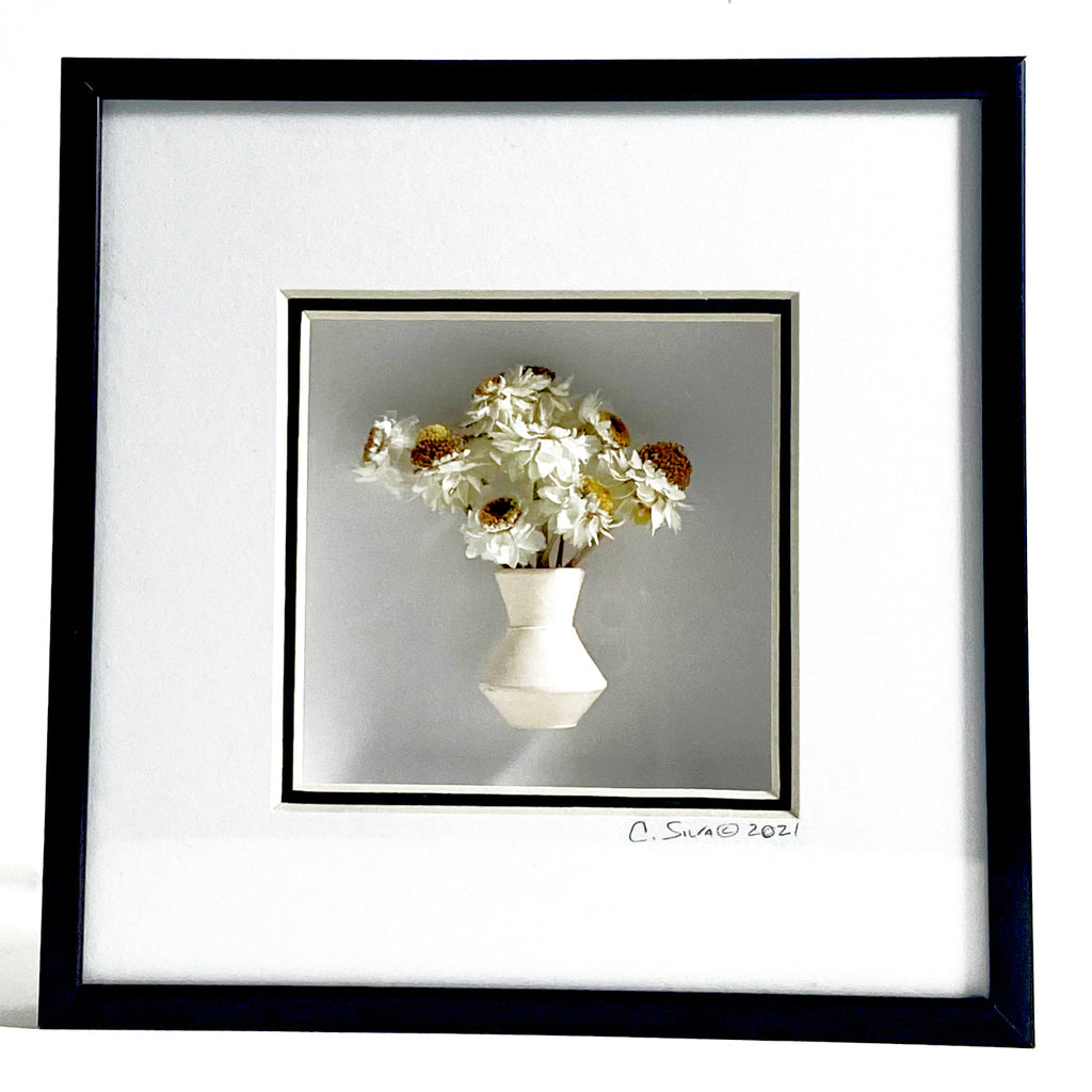 Carlos Silva Centuries Clayworks 6x6 Shadowbox White Vase with Daisies